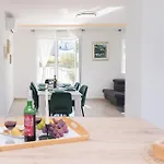 Apartment 2 Bedroom Beautiful In