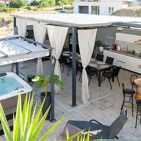 2 Bedroom Beautiful In *