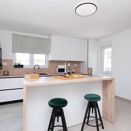 Apartment 2 Bedroom Beautiful In *