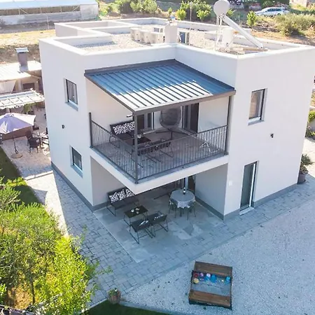 2 Bedroom Beautiful In *