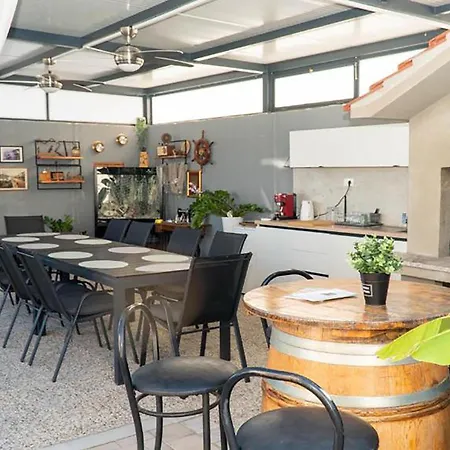 Apartment 2 Bedroom Beautiful In Podstrana